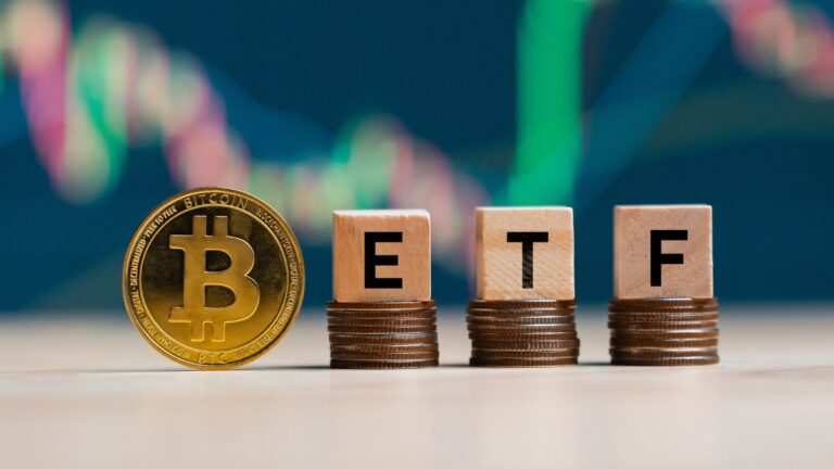 Bitcoin ETFs Shed $706M as Investors Pull Back